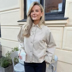 BYICA Avaic Short Trenchcoat Beige