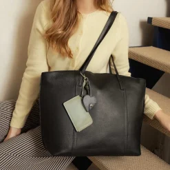 Redesigned by Dixie Malou Big Svart