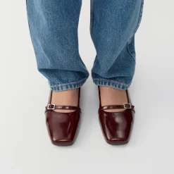 Vagabond Debbi Cherry W