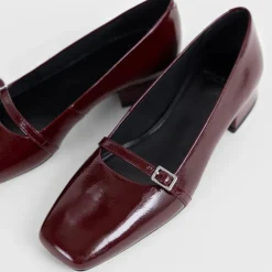 Vagabond Debbi Cherry W