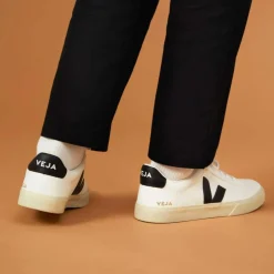 Veja Campo Black/White M